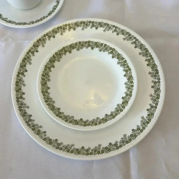Corelle SPRING BLOSSOM Dinnerware Set for 1 - Picture 4 of 5